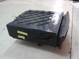 bontott MERCEDES-BENZ E-CLASS CD / DVD Tár