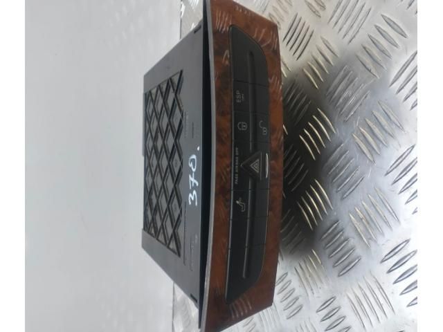 bontott MERCEDES-BENZ E-CLASS CD / DVD Tár