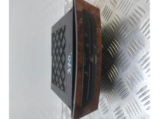 bontott MERCEDES-BENZ E-CLASS CD / DVD Tár