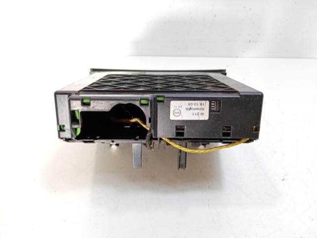 bontott MERCEDES-BENZ E-CLASS CD / DVD Tár