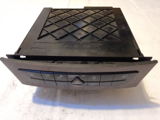 bontott MERCEDES-BENZ E-CLASS CD / DVD Tár