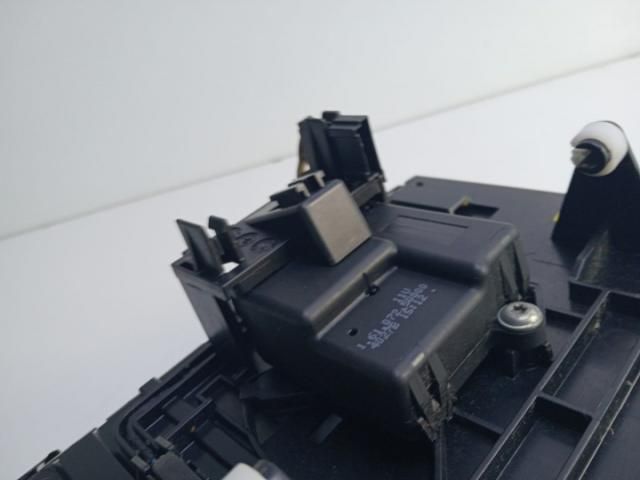 bontott MERCEDES-BENZ E-CLASS CD / DVD Tár