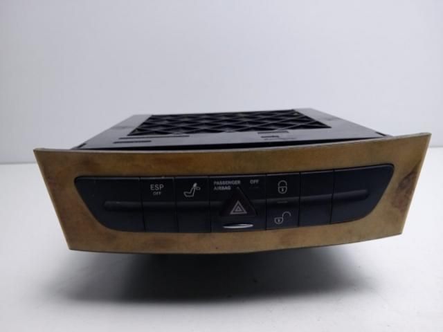 bontott MERCEDES-BENZ E-CLASS CD / DVD Tár