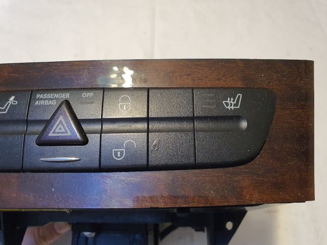 bontott MERCEDES-BENZ E-CLASS CD / DVD Tár