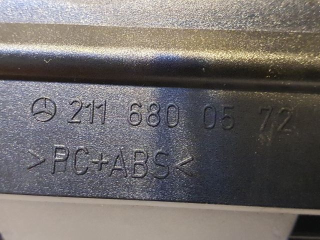 bontott MERCEDES-BENZ E-CLASS CD / DVD Tár