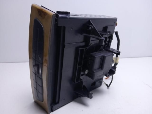 bontott MERCEDES-BENZ E-CLASS CD / DVD Tár