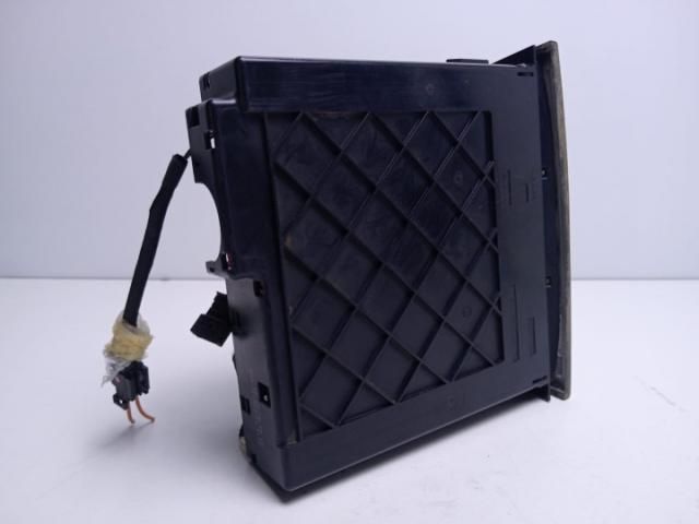 bontott MERCEDES-BENZ E-CLASS CD / DVD Tár