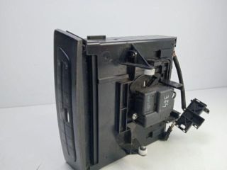 bontott MERCEDES-BENZ E-CLASS CD / DVD Tár