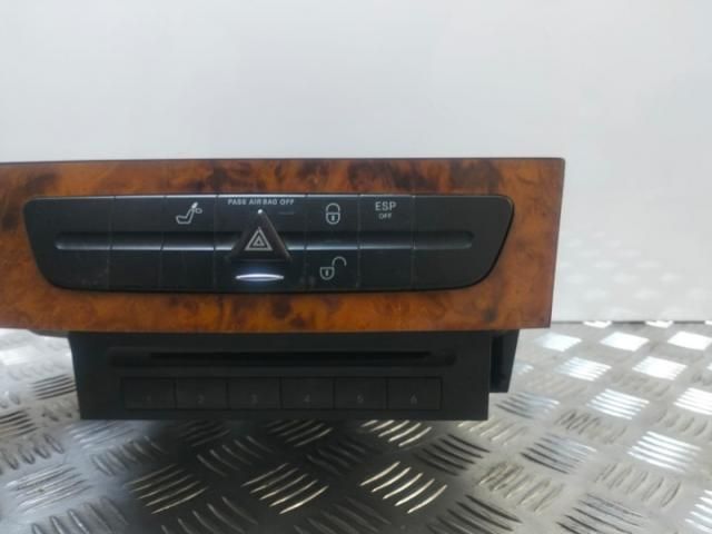 bontott MERCEDES-BENZ E-CLASS CD / DVD Tár