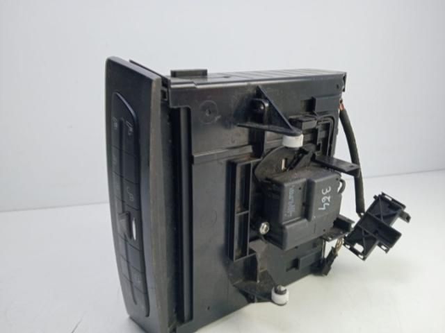 bontott MERCEDES-BENZ E-CLASS CD / DVD Tár