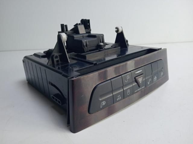 bontott MERCEDES-BENZ E-CLASS CD / DVD Tár