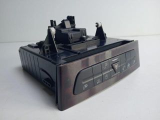 bontott MERCEDES-BENZ E-CLASS CD / DVD Tár