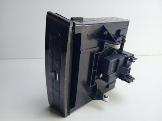 bontott MERCEDES-BENZ E-CLASS CD / DVD Tár