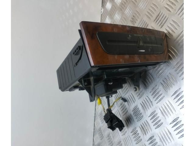 bontott MERCEDES-BENZ E-CLASS CD / DVD Tár