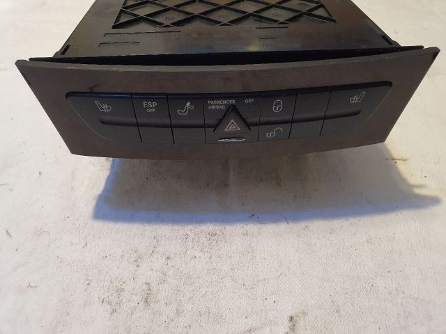 bontott MERCEDES-BENZ E-CLASS CD / DVD Tár