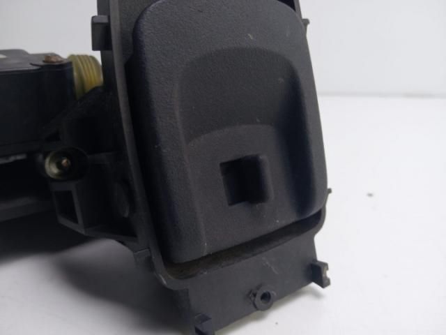 bontott MERCEDES-BENZ E-CLASS Csomagtér Nyitó Kar / Gomb