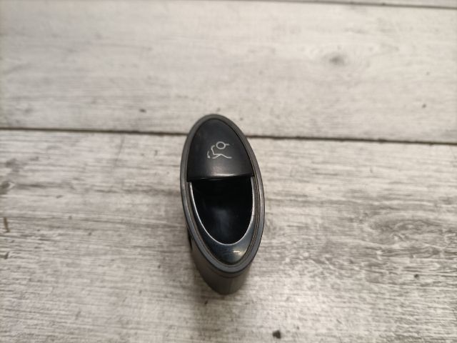 bontott MERCEDES-BENZ E-CLASS Csomagtér Nyitó Kar / Gomb