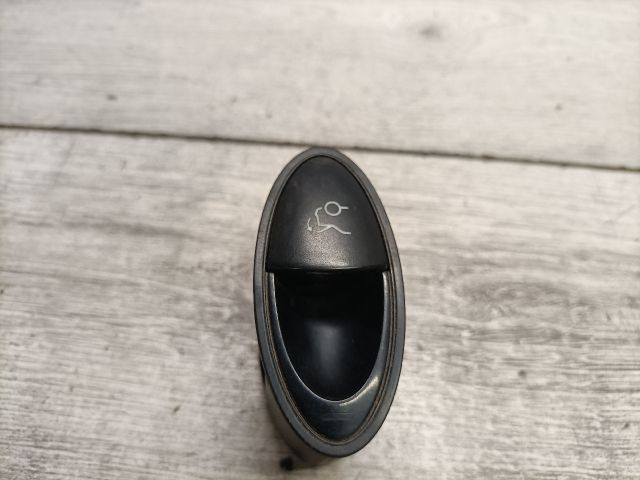 bontott MERCEDES-BENZ E-CLASS Csomagtér Nyitó Kar / Gomb