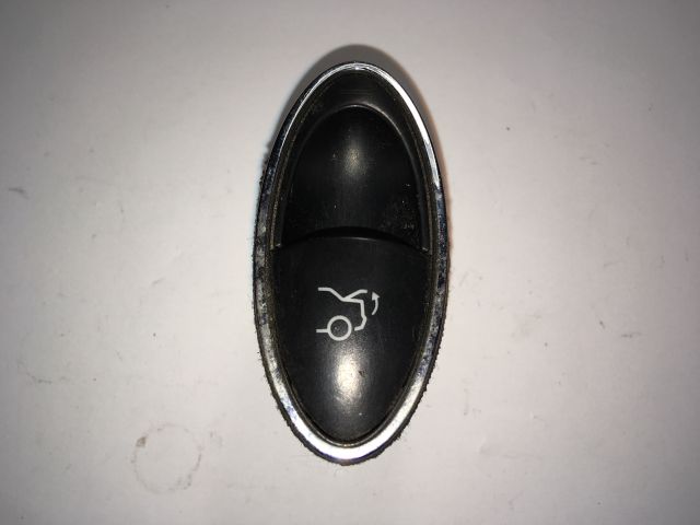 bontott MERCEDES-BENZ E-CLASS Csomagtér Nyitó Kar / Gomb