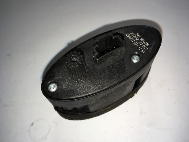 bontott MERCEDES-BENZ E-CLASS Csomagtér Nyitó Kar / Gomb