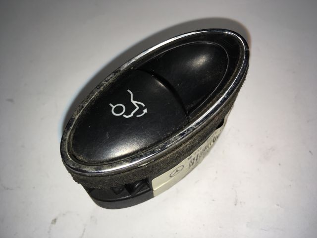 bontott MERCEDES-BENZ E-CLASS Csomagtér Nyitó Kar / Gomb