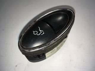 bontott MERCEDES-BENZ E-CLASS Csomagtér Nyitó Kar / Gomb