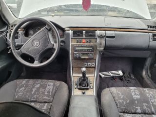 bontott MERCEDES-BENZ E-CLASS Csomagtér Szellőző Jobb