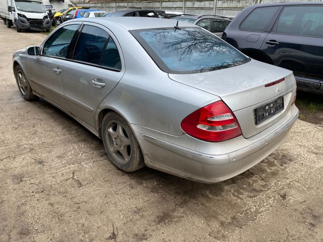 bontott MERCEDES-BENZ E-CLASS Csomagtér Tálca