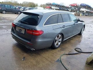 bontott MERCEDES-BENZ E-CLASS Csomagtérajtó Bal Zsanér