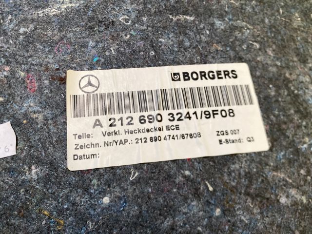 bontott MERCEDES-BENZ E-CLASS Csomagtérajtó Burkolat (Részeivel)