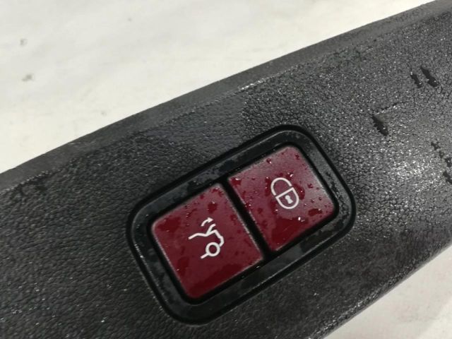 bontott MERCEDES-BENZ E-CLASS Csomagtérajtó Díszléc