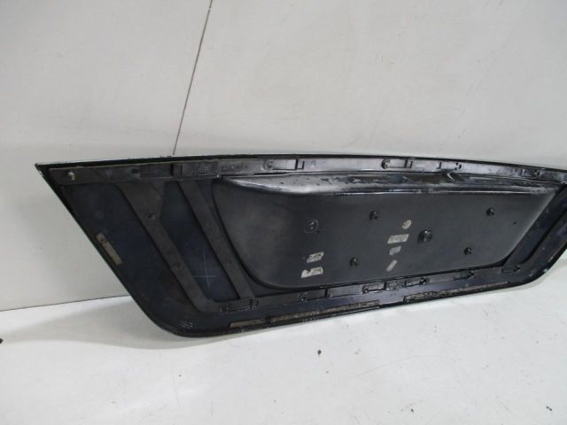 bontott MERCEDES-BENZ E-CLASS Csomagtérajtó Díszléc