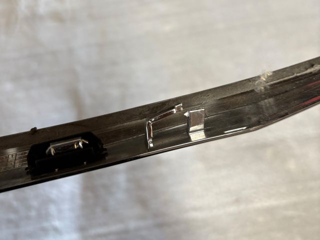 bontott MERCEDES-BENZ E-CLASS Csomagtérajtó Díszléc