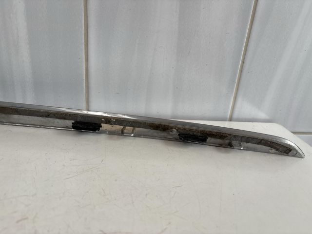 bontott MERCEDES-BENZ E-CLASS Csomagtérajtó Díszléc