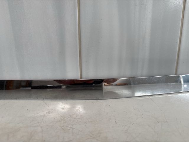 bontott MERCEDES-BENZ E-CLASS Csomagtérajtó Díszléc