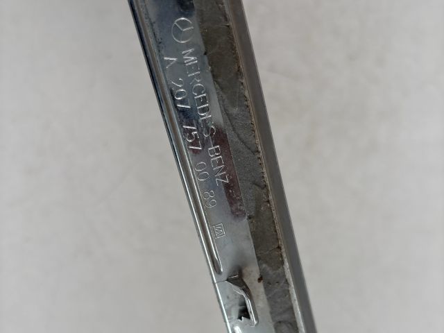 bontott MERCEDES-BENZ E-CLASS Csomagtérajtó Díszléc