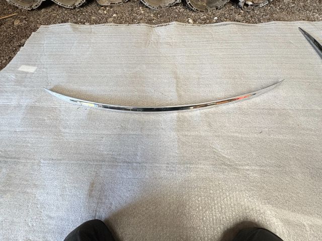 bontott MERCEDES-BENZ E-CLASS Csomagtérajtó Díszléc