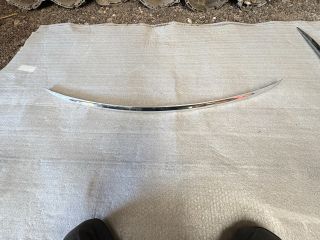 bontott MERCEDES-BENZ E-CLASS Csomagtérajtó Díszléc