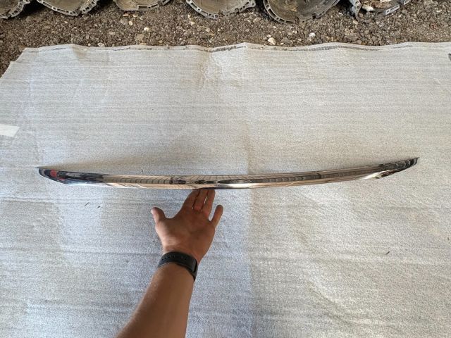 bontott MERCEDES-BENZ E-CLASS Csomagtérajtó Díszléc