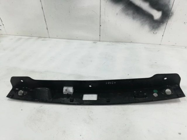 bontott MERCEDES-BENZ E-CLASS Csomagtérajtó Díszléc