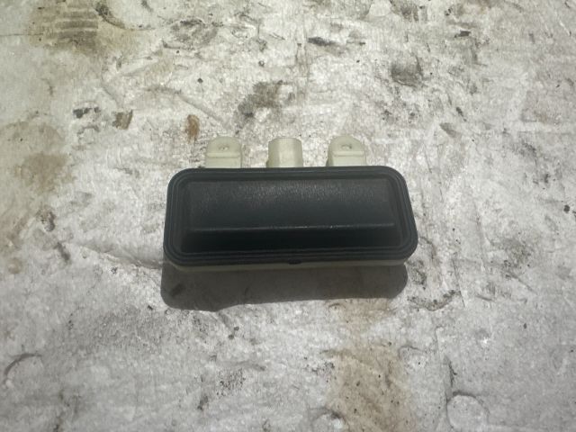 bontott MERCEDES-BENZ E-CLASS Csomagtérajtó Kapcsoló