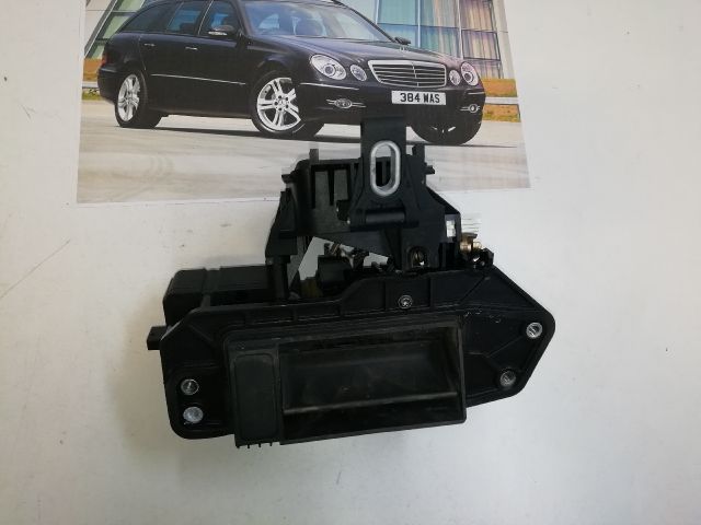 bontott MERCEDES-BENZ E-CLASS Csomagtérajtó Kilincs