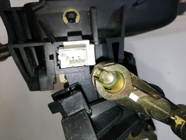 bontott MERCEDES-BENZ E-CLASS Csomagtérajtó Kilincs