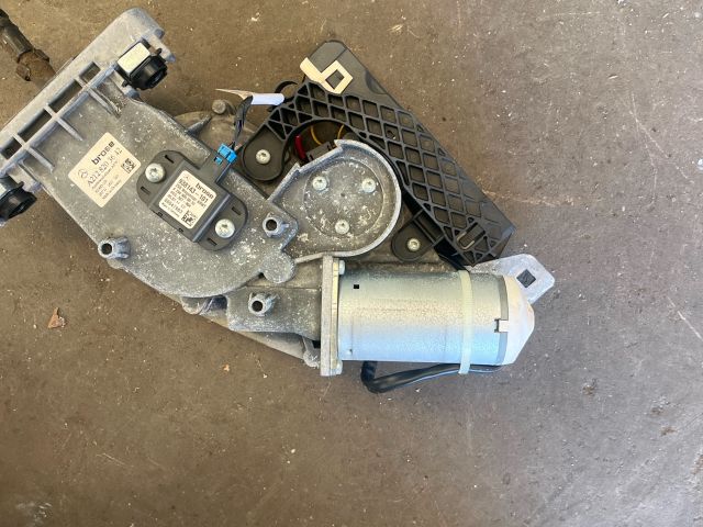 bontott MERCEDES-BENZ E-CLASS Csomagtérajtó Motor Elektronika