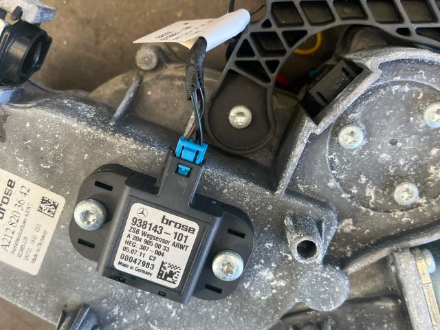 bontott MERCEDES-BENZ E-CLASS Csomagtérajtó Motor Elektronika