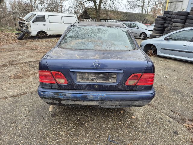 bontott MERCEDES-BENZ E-CLASS Csomagtérajtó (Részeivel)