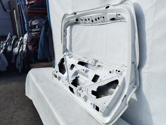 bontott MERCEDES-BENZ E-CLASS Csomagtérajtó (Üres lemez)