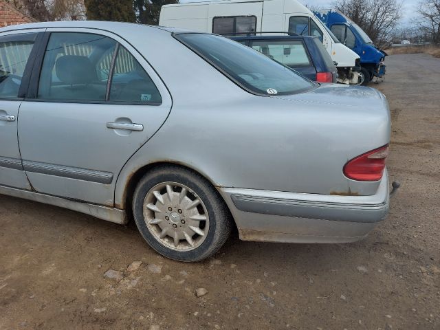 bontott MERCEDES-BENZ E-CLASS Csomagtérajtó (Üres lemez)