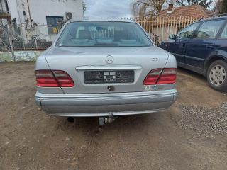 bontott MERCEDES-BENZ E-CLASS Csomagtérajtó (Üres lemez)