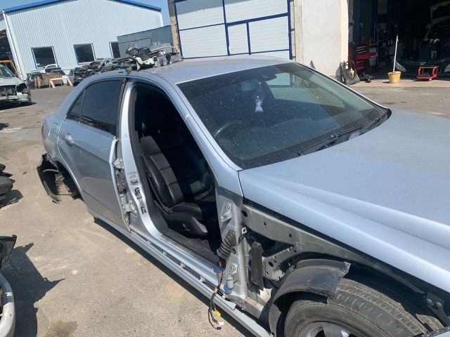 bontott MERCEDES-BENZ E-CLASS Csomagtérajtó (Üres lemez)